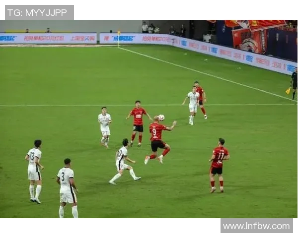 武汉足球队荣登足球状态排行榜首位展现强劲实力与团队精神