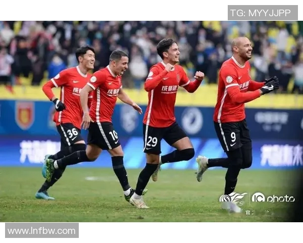 成都足球队心理素质引发热议球迷与专家各执己见探讨球队表现